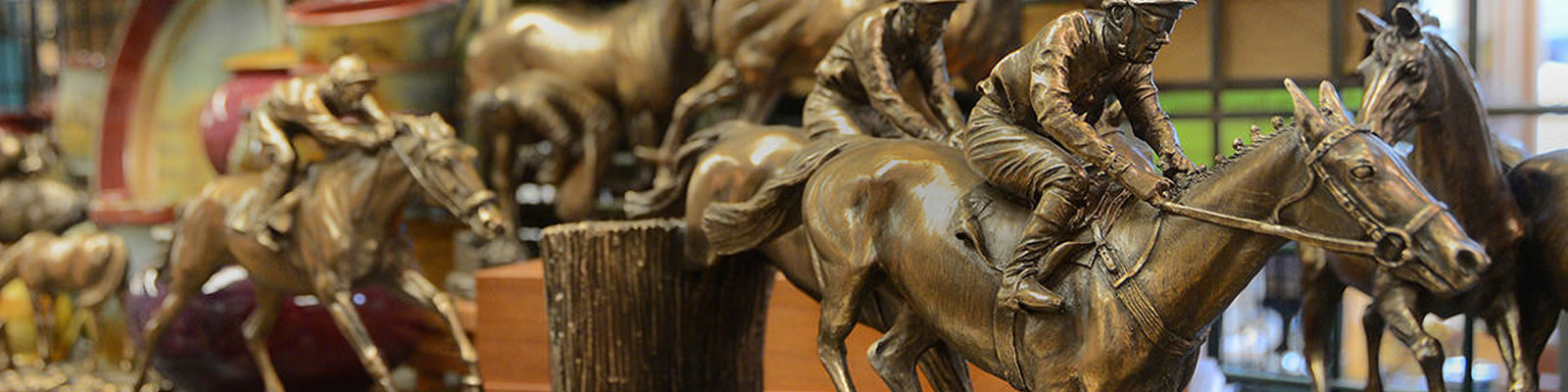 Horse racing statues at Impressions of Saratoga